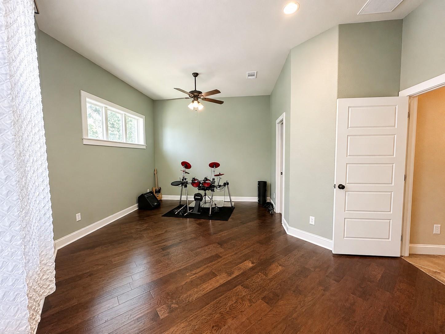 10812 Commonwealth Drive