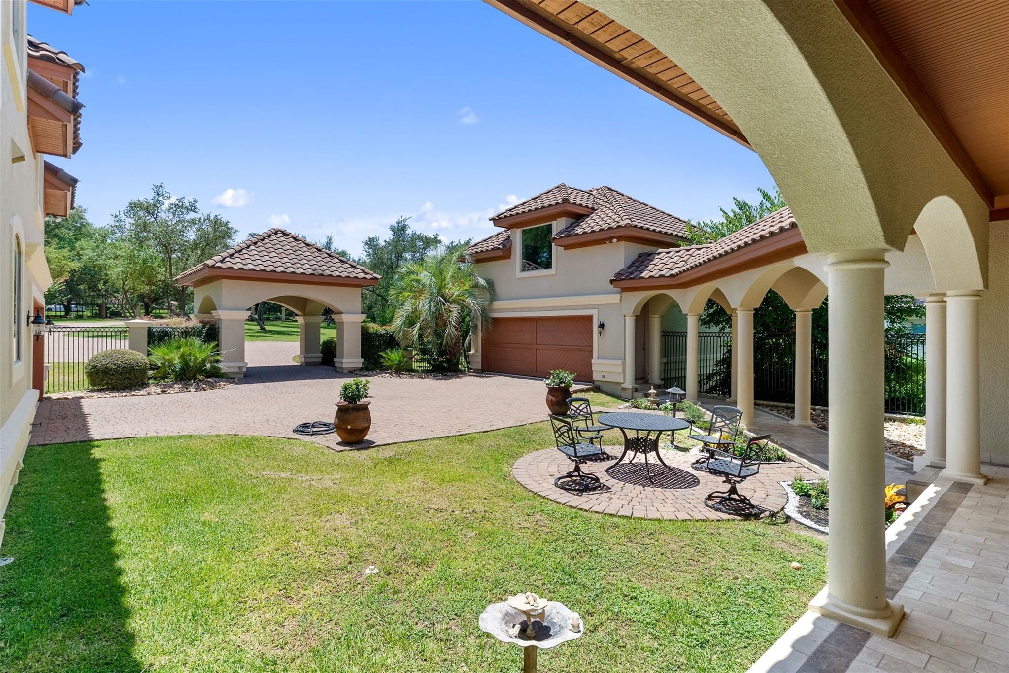 2901 Cliff PT
