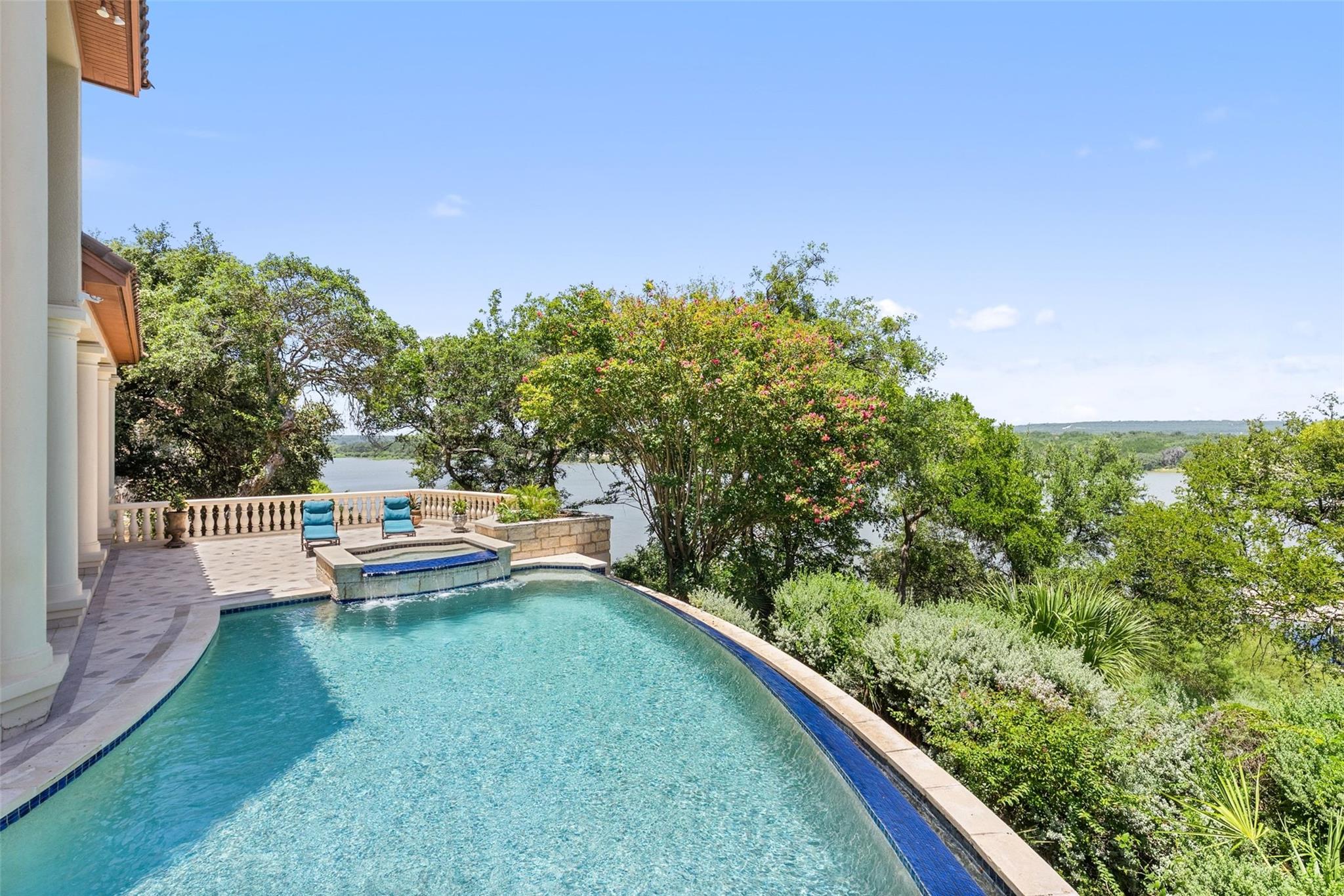 2901 Cliff PT