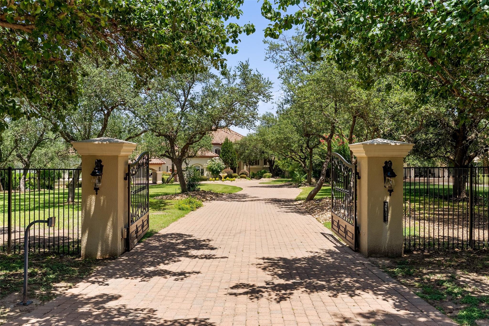 2901 Cliff PT