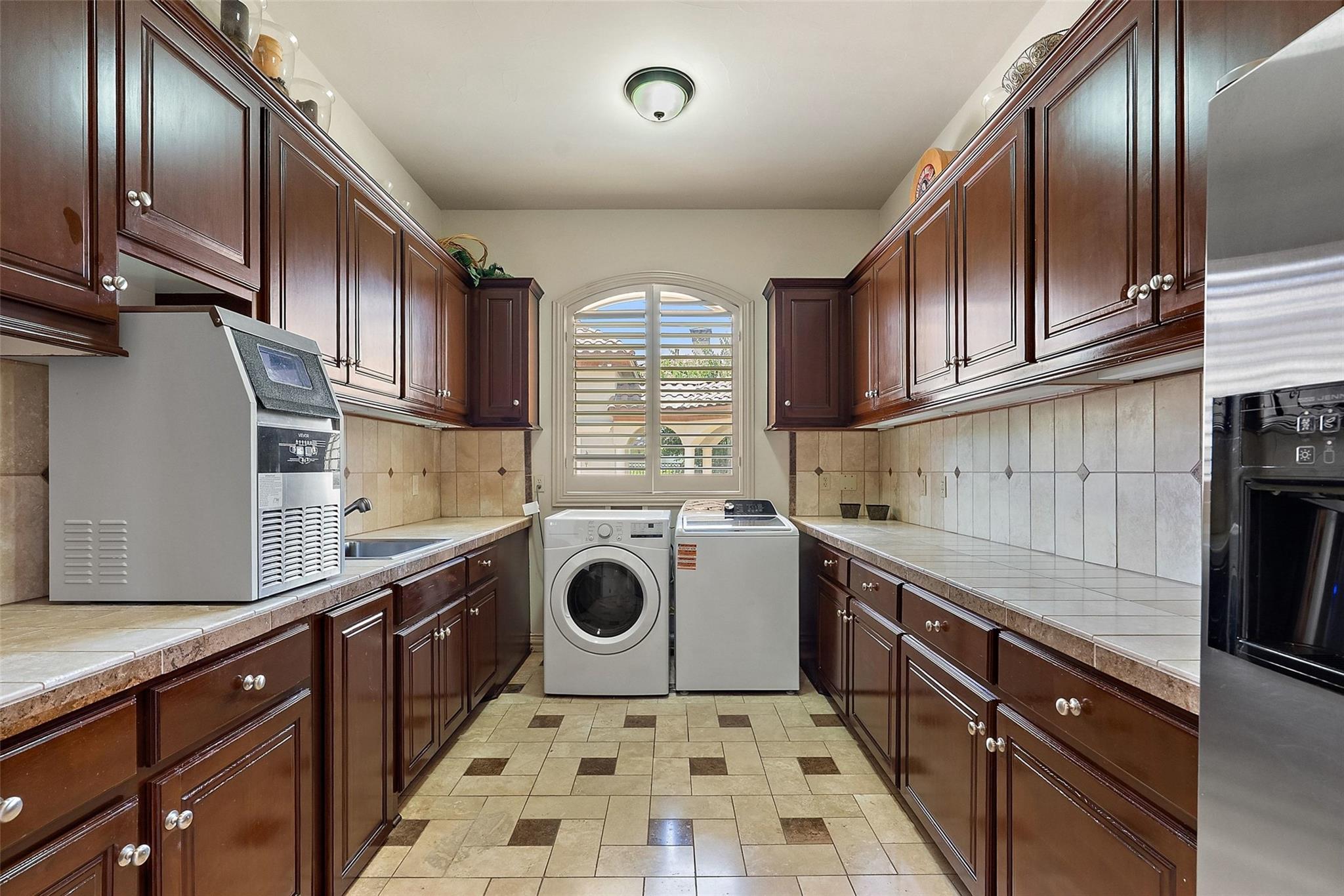 2901 Cliff PT