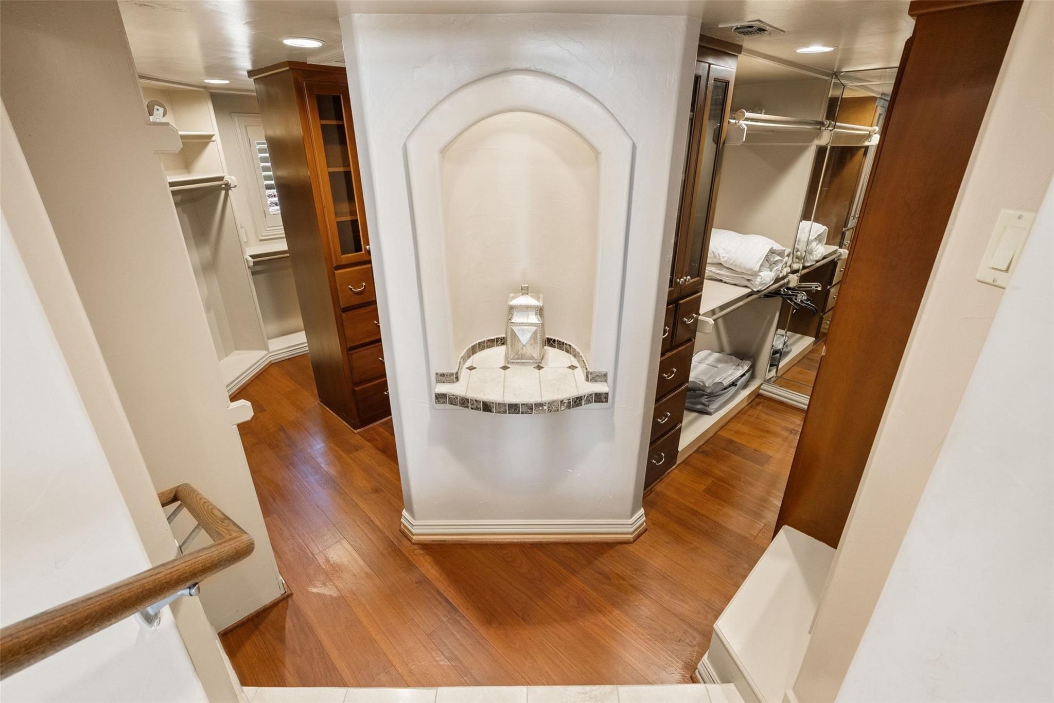 2901 Cliff PT