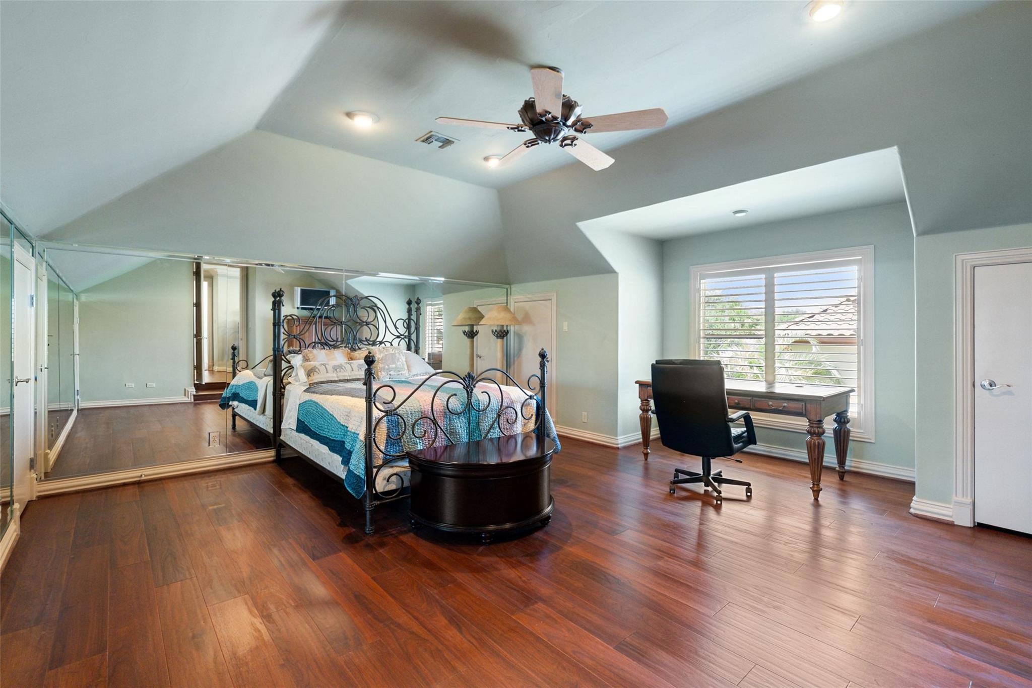 2901 Cliff PT
