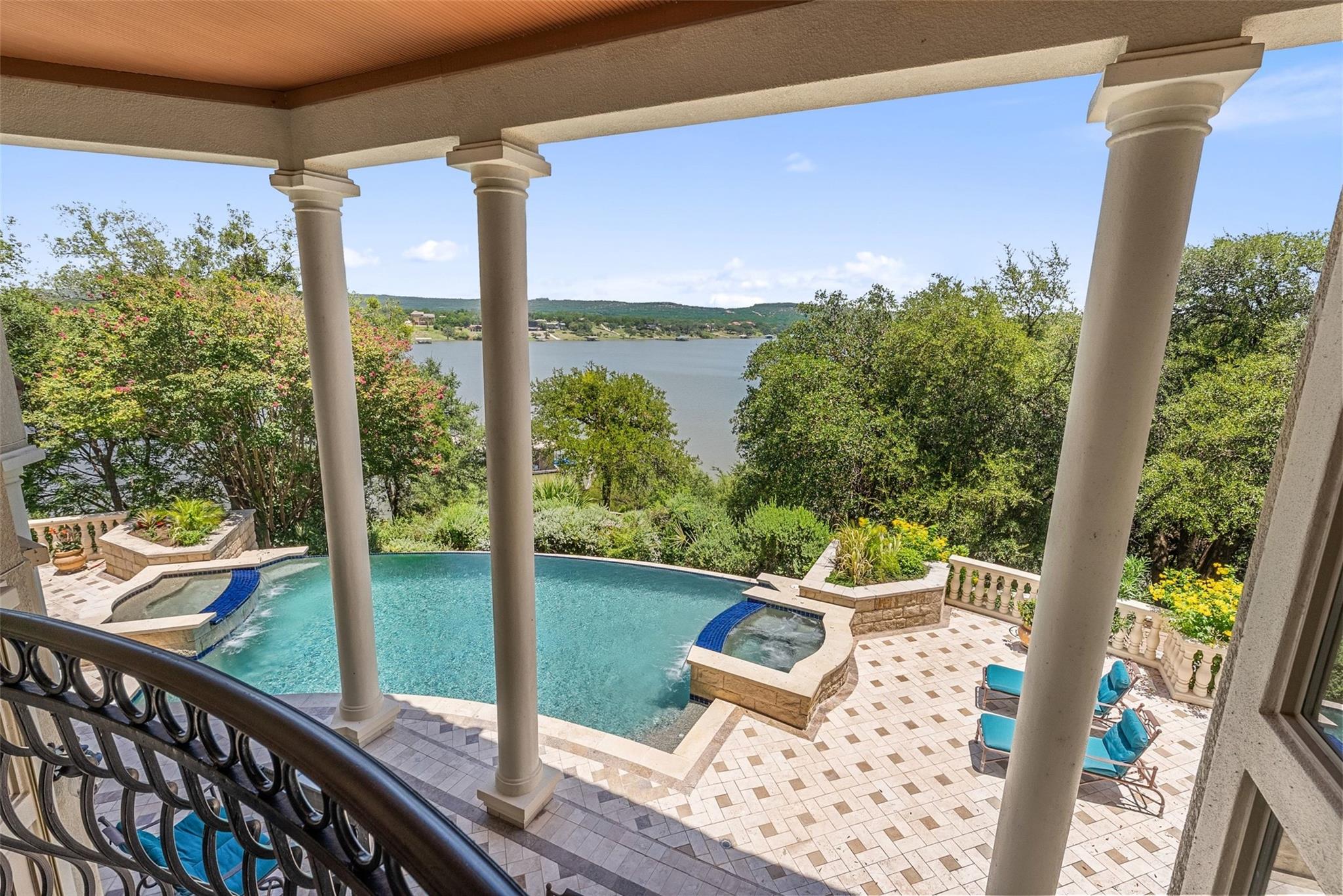 2901 Cliff PT