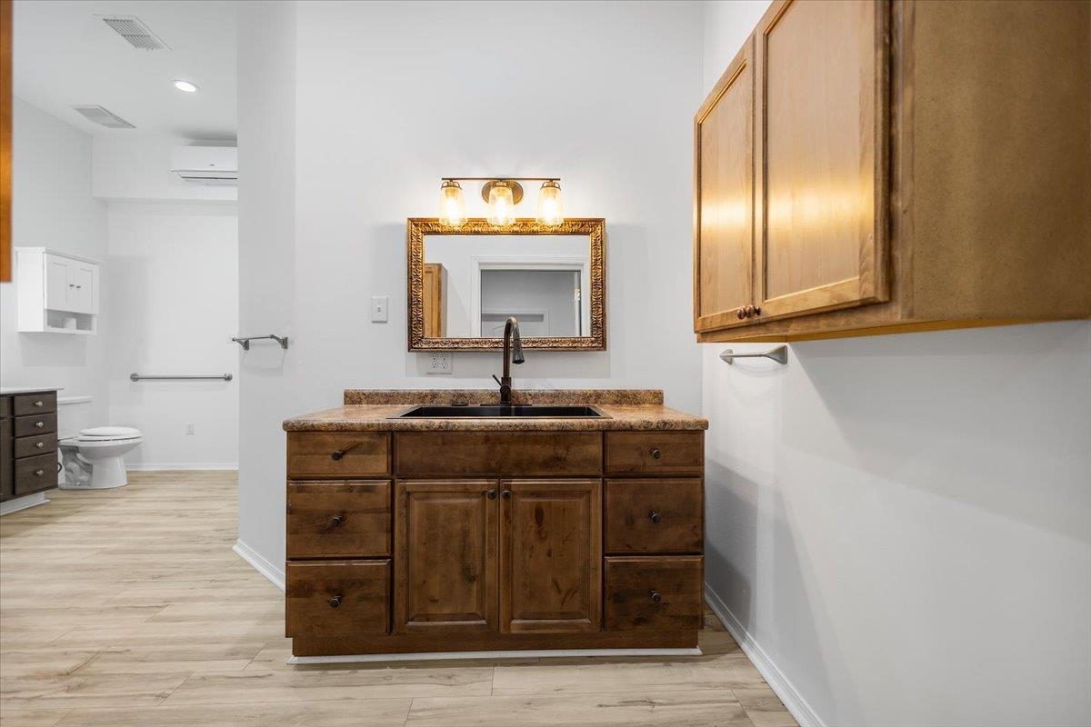 6990 Pin Oak