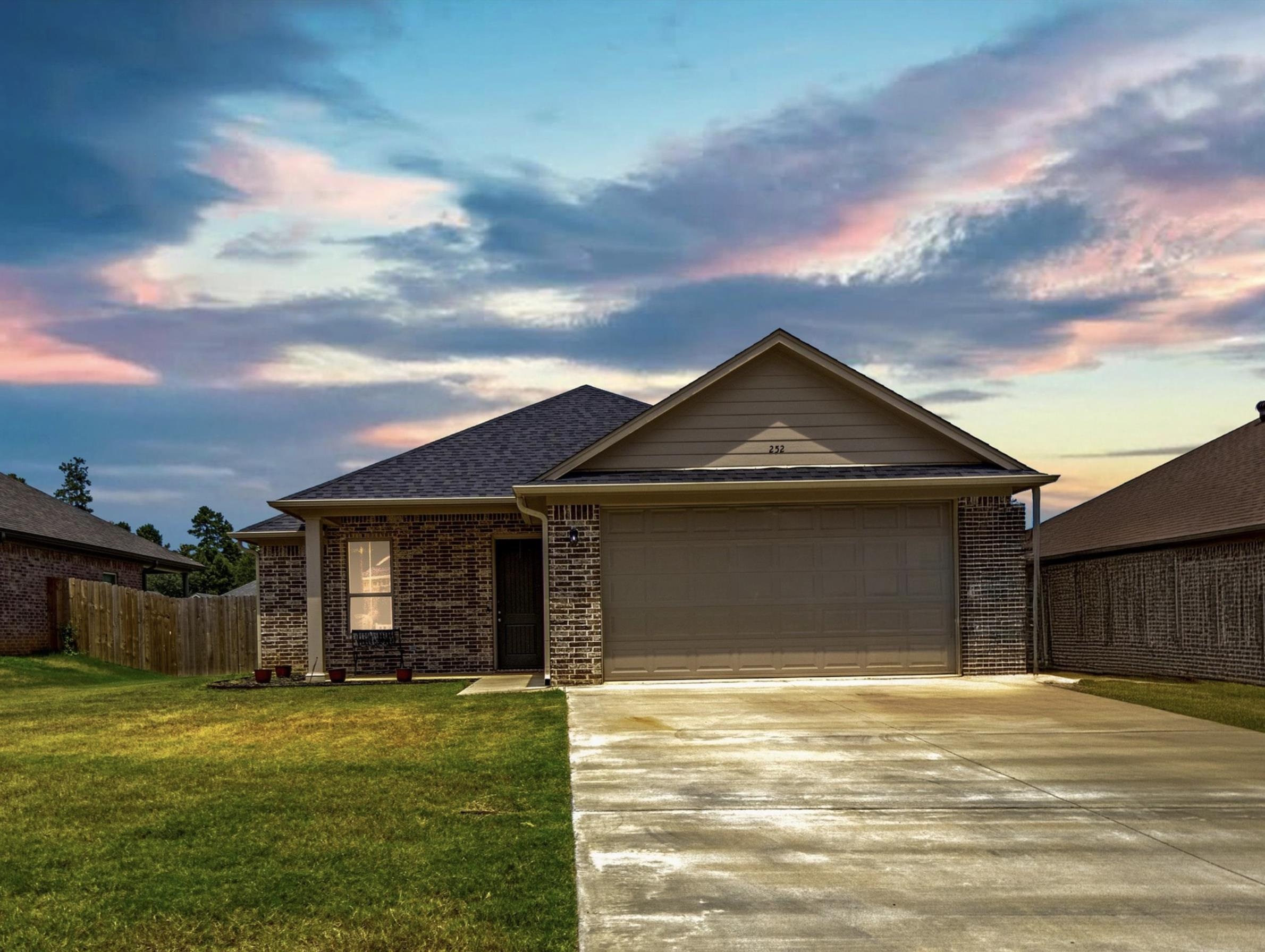 252 Oak Valley