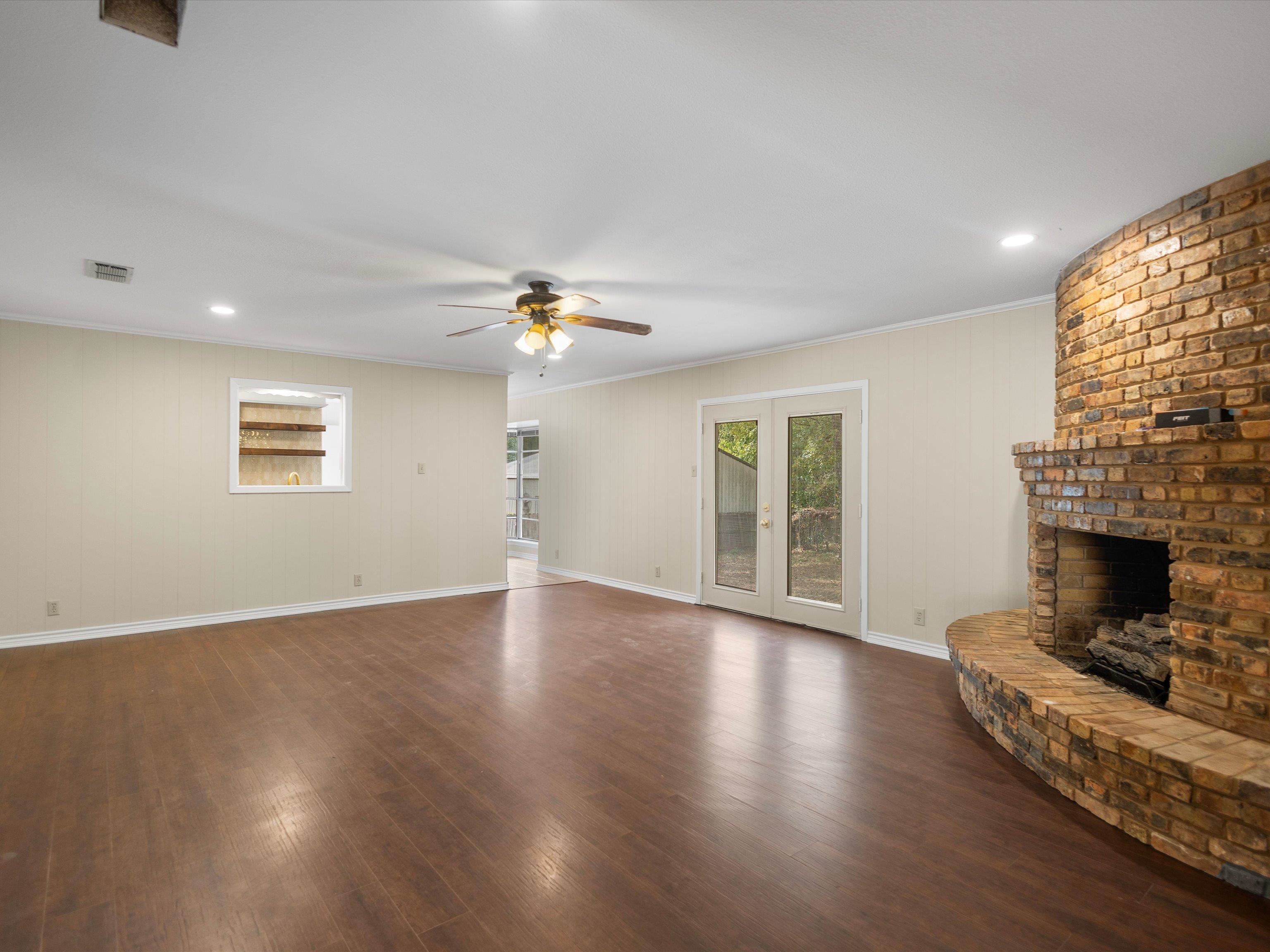411 N Glencrest