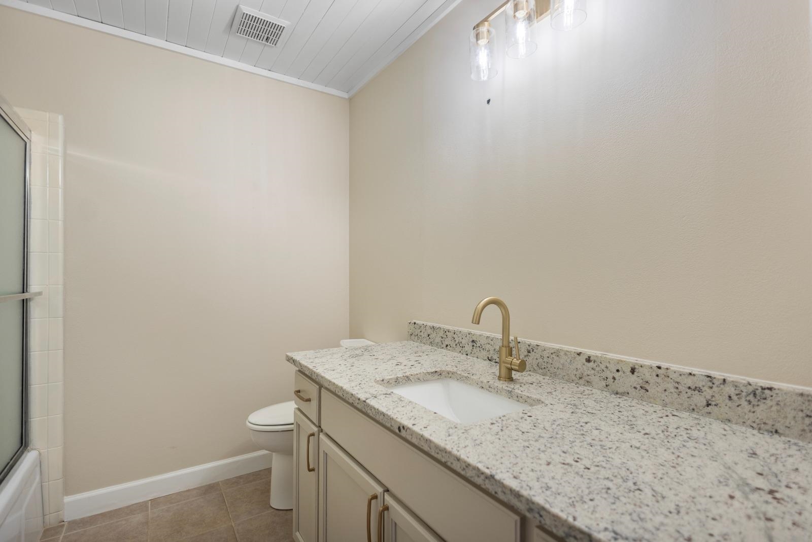 411 N Glencrest
