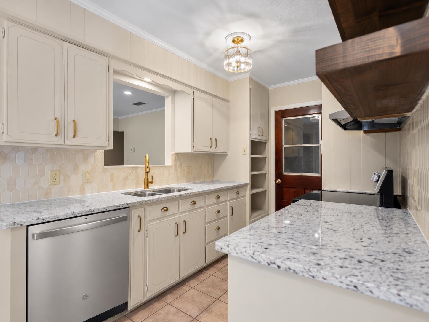 411 N Glencrest