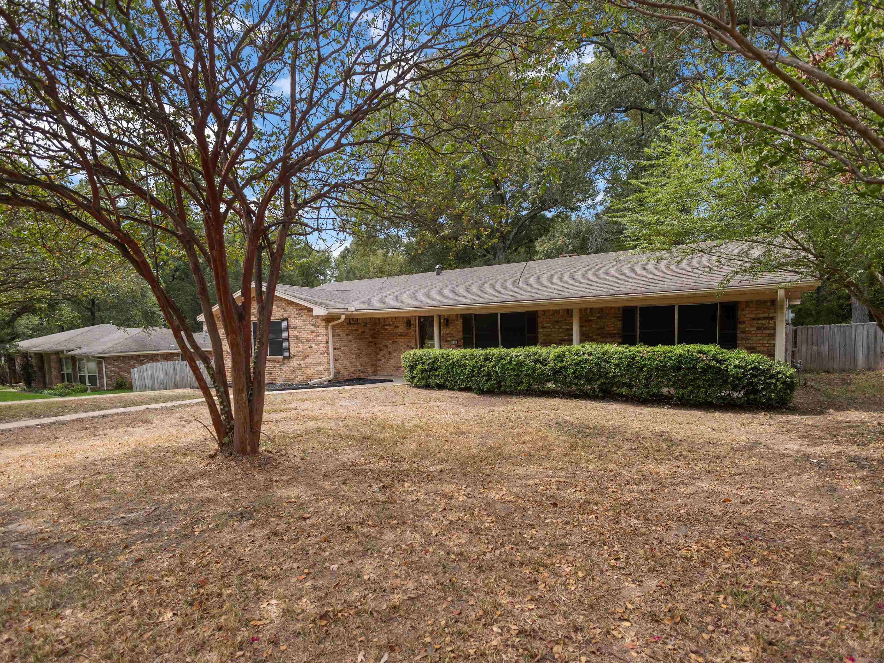 411 N Glencrest