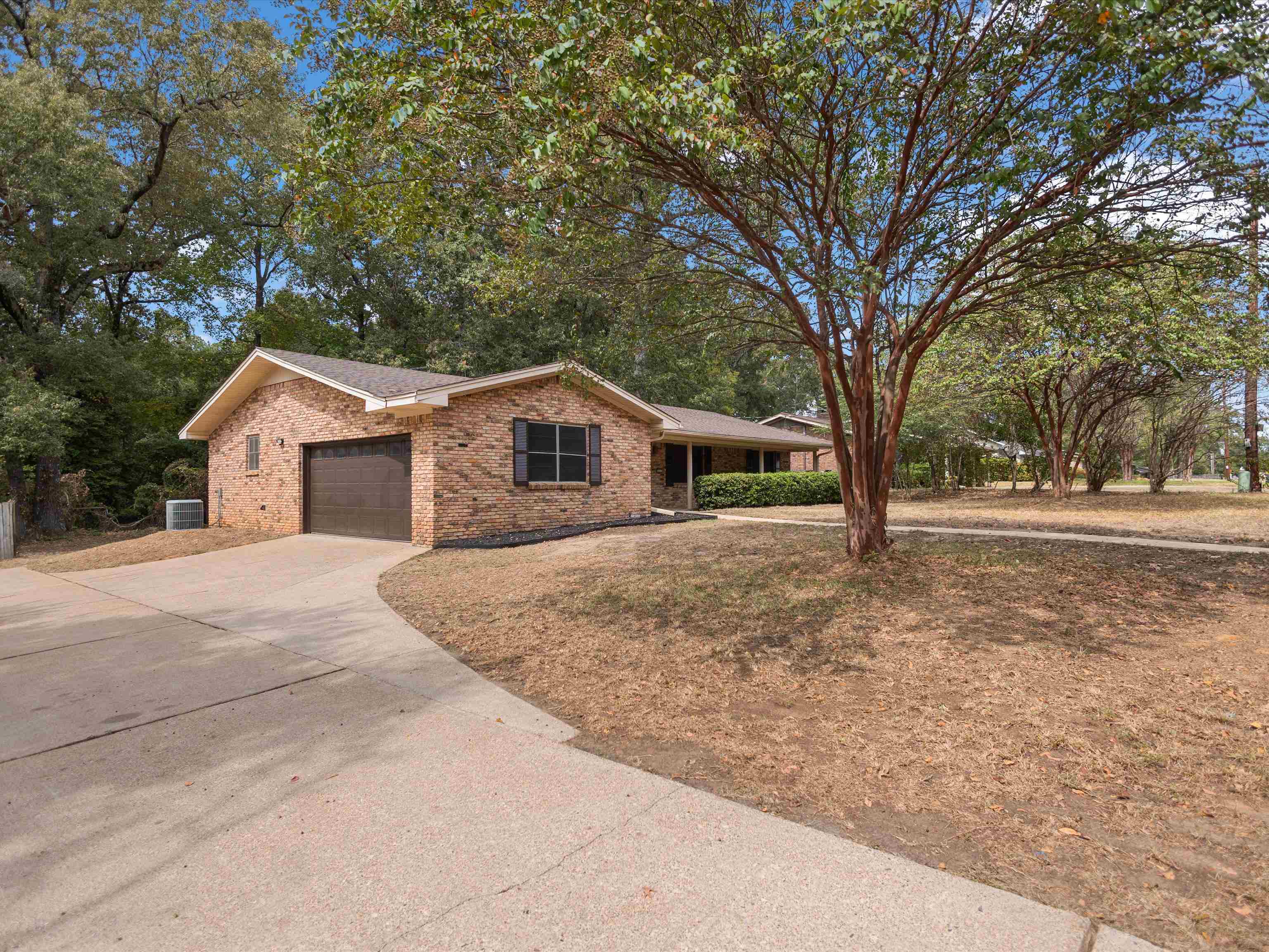 411 N Glencrest