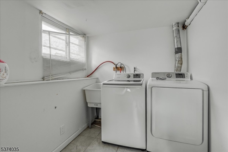 102 E 22Nd St