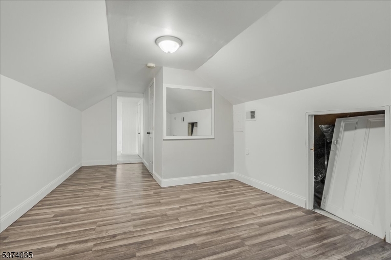 102 E 22Nd St