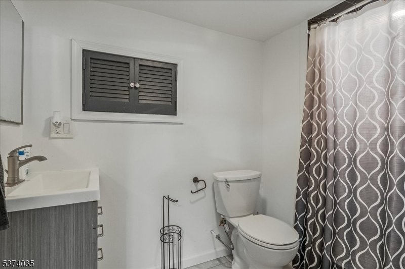 102 E 22Nd St