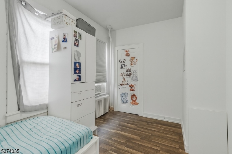 102 E 22Nd St