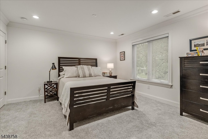 19 Erskine Dr