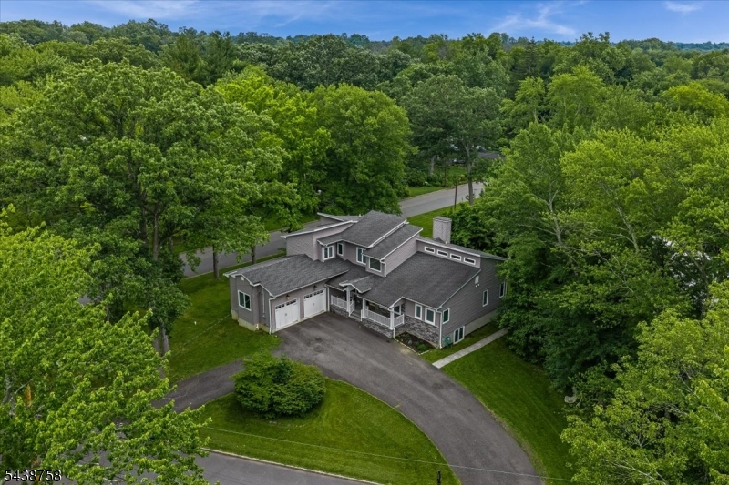 19 Erskine Dr
