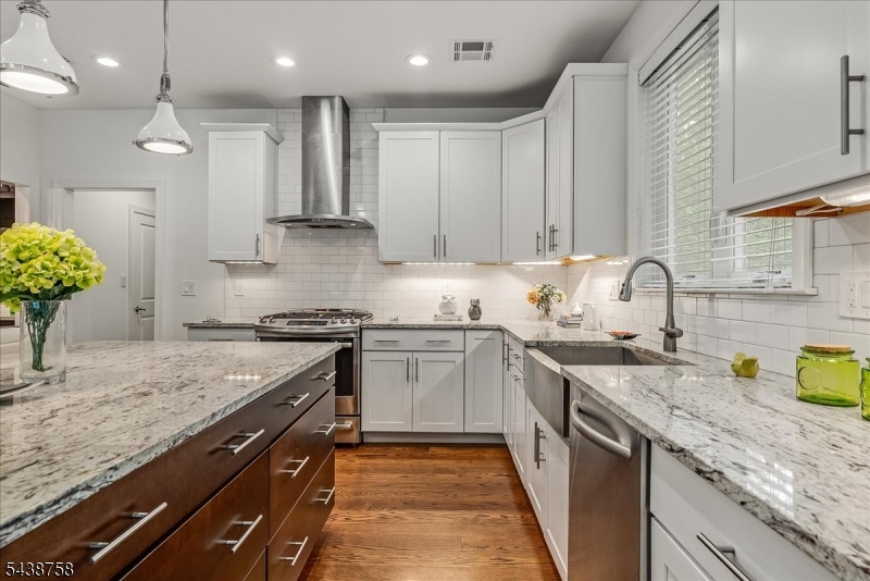 19 Erskine Dr