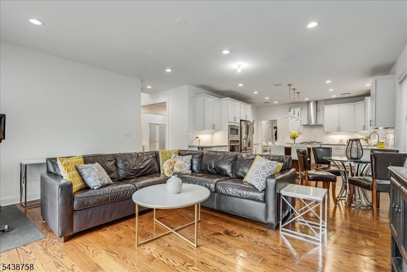 19 Erskine Dr