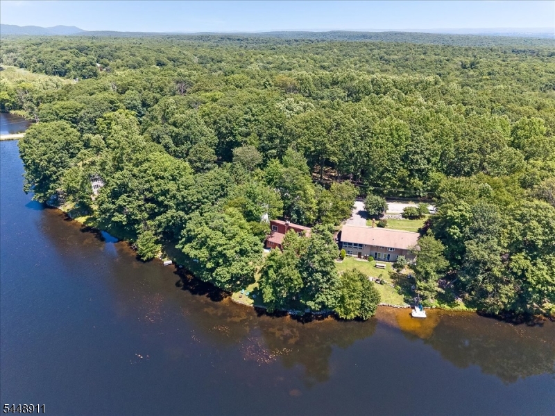 907 Plymouth Lake Dr