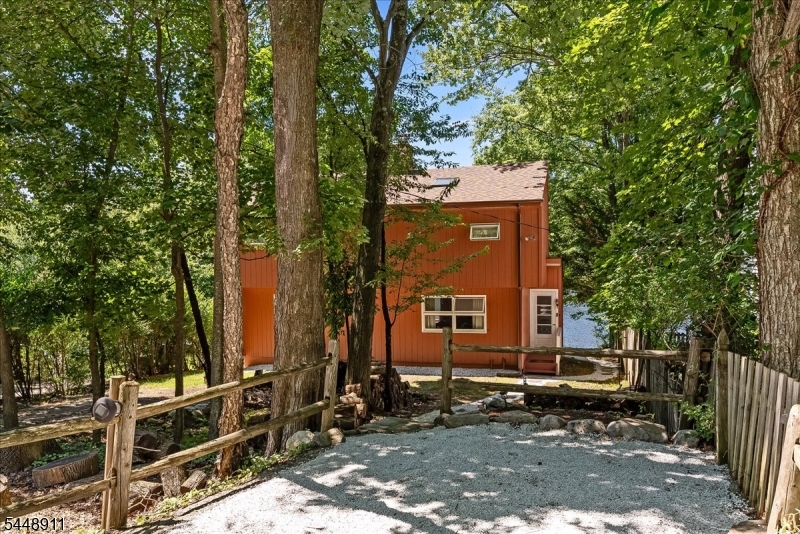 907 Plymouth Lake Dr