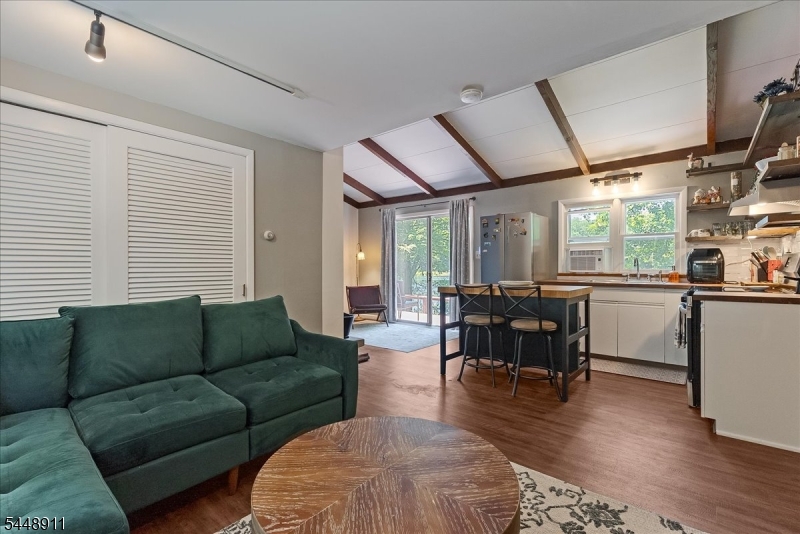 907 Plymouth Lake Dr