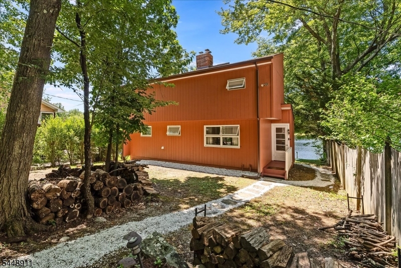 907 Plymouth Lake Dr