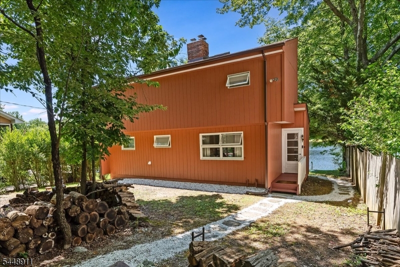 907 Plymouth Lake Dr