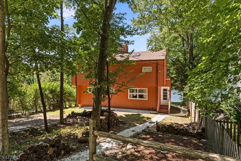 907 Plymouth Lake Dr
