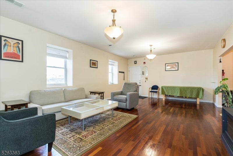 33-37 New York Ave 2A