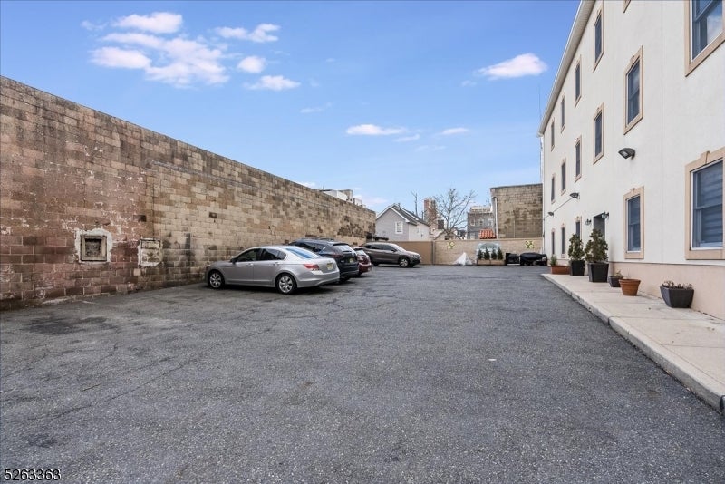 33-37 New York Ave 2A