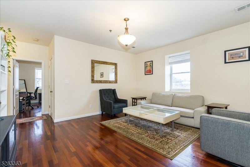 33-37 New York Ave 2A
