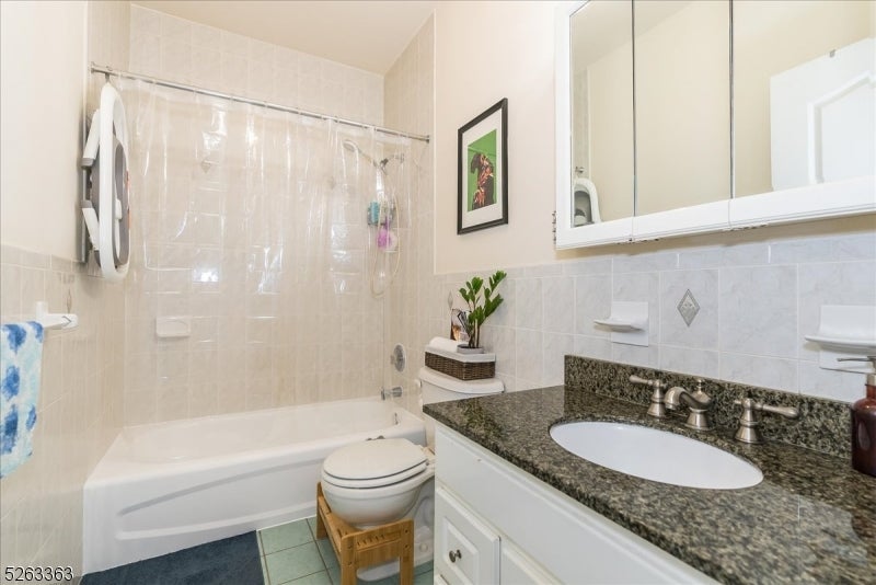 33-37 New York Ave 2A