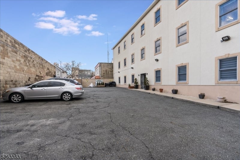 33-37 New York Ave 2A