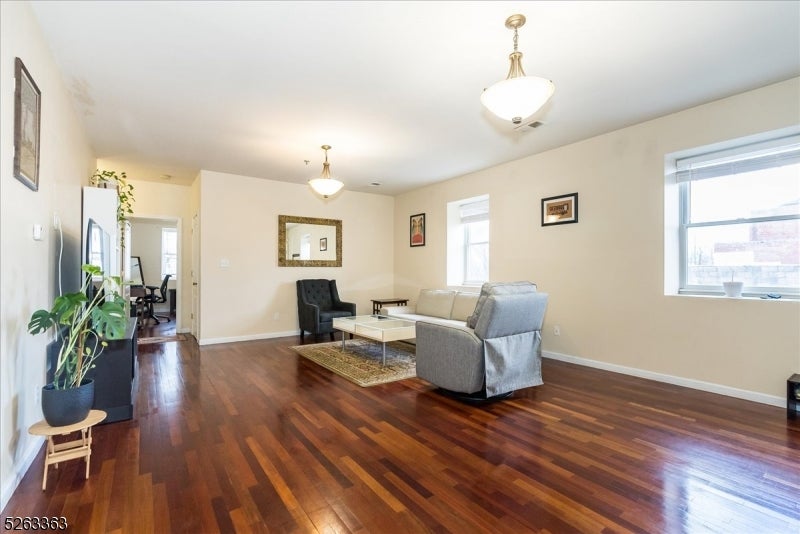 33-37 New York Ave 2A