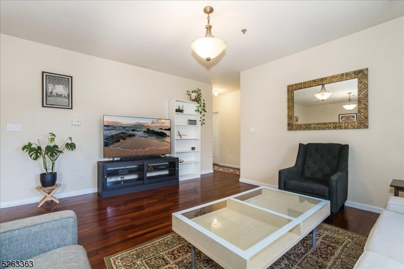 33-37 New York Ave 2A