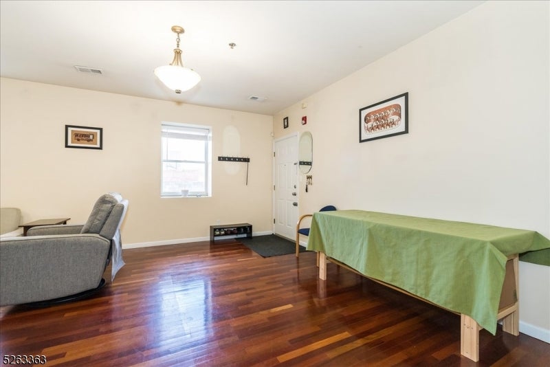 33-37 New York Ave 2A