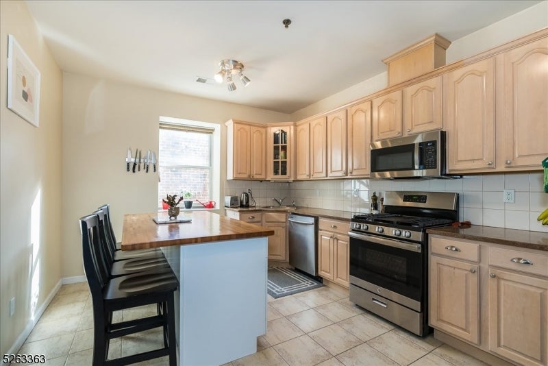 33-37 New York Ave 2A