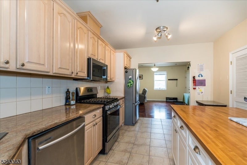 33-37 New York Ave 2A