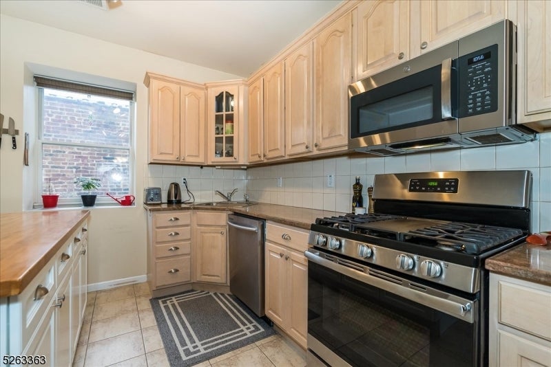 33-37 New York Ave 2A