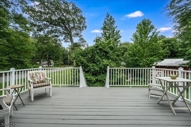 23 Erskine Dr