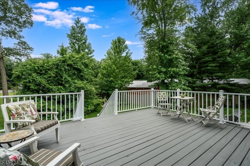 23 Erskine Dr