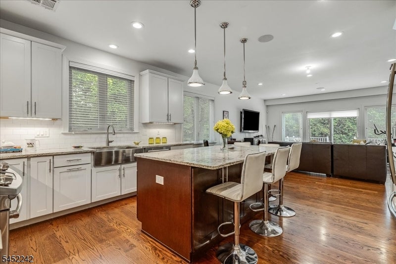 23 Erskine Dr
