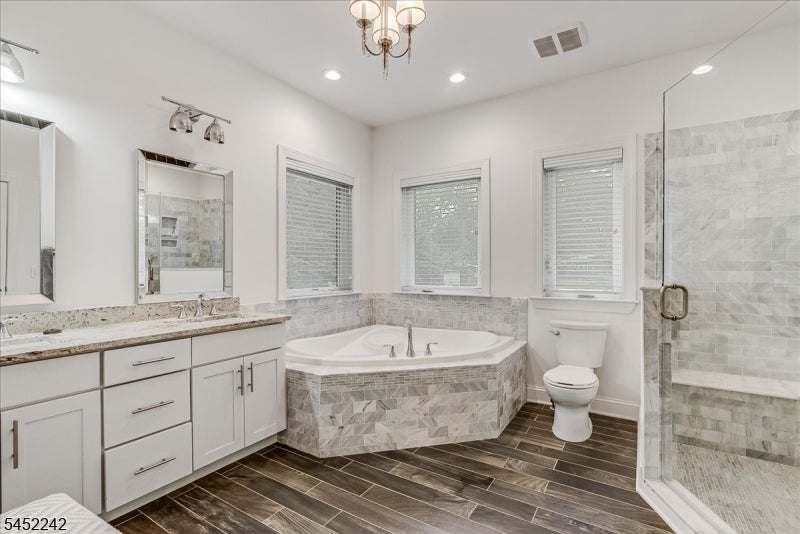 23 Erskine Dr