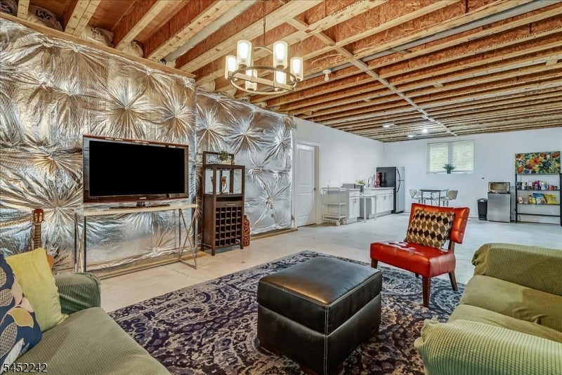 23 Erskine Dr