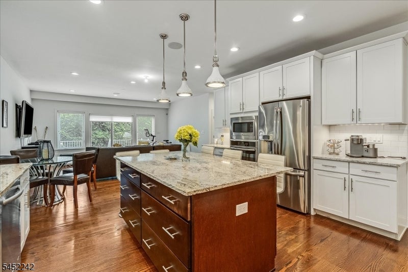23 Erskine Dr