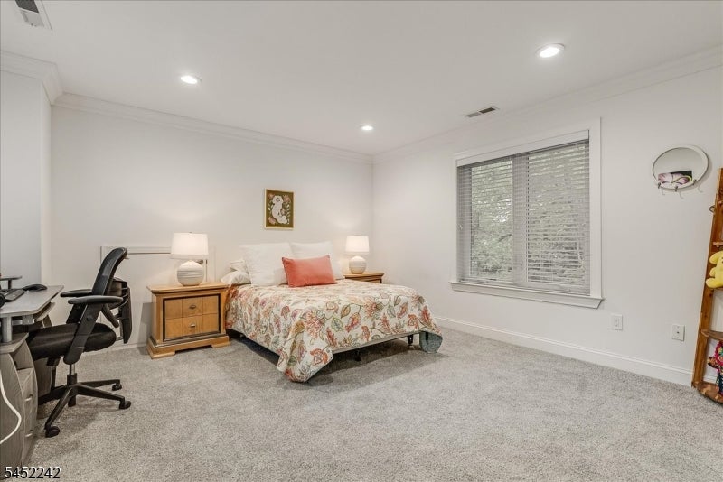 23 Erskine Dr