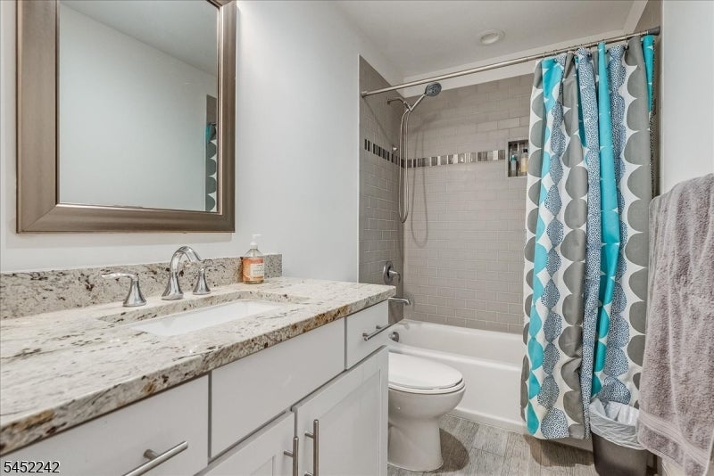 23 Erskine Dr