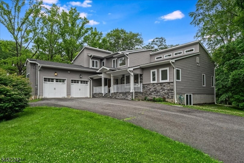 23 Erskine Dr