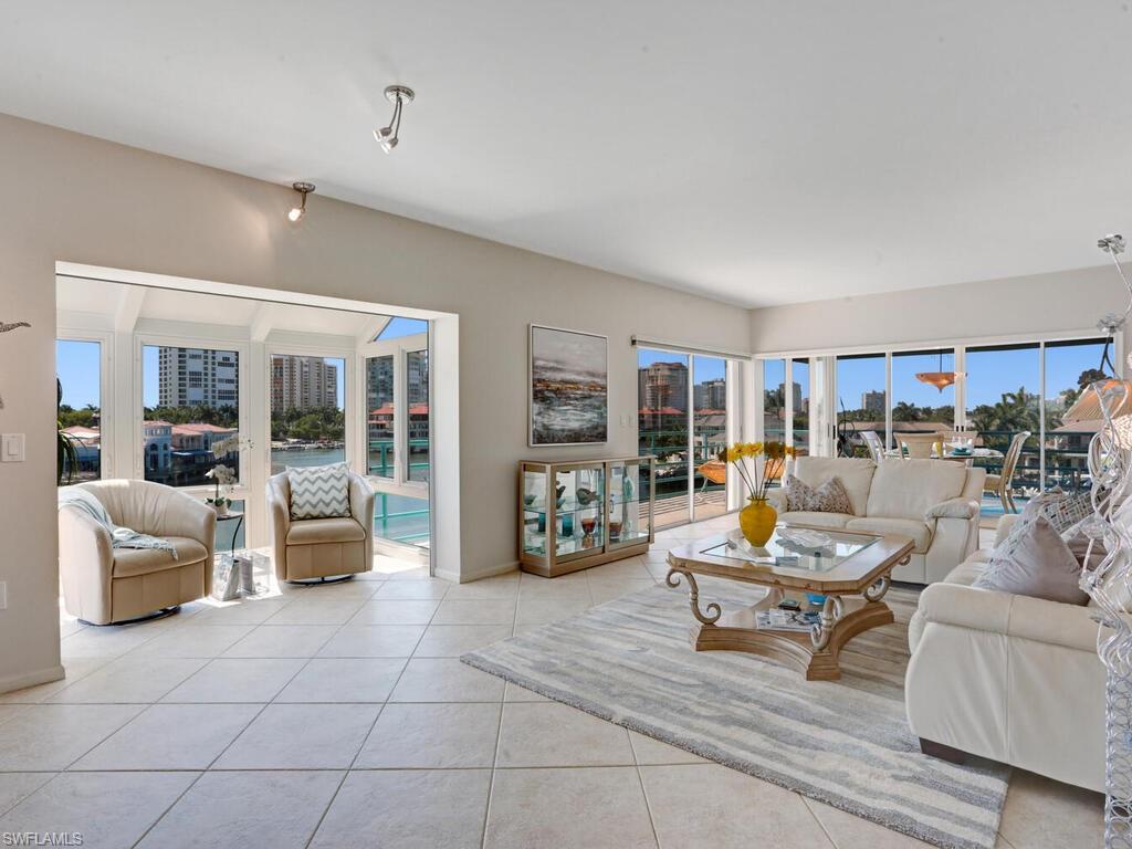 255 Park Shore DR Unit: 3-344
